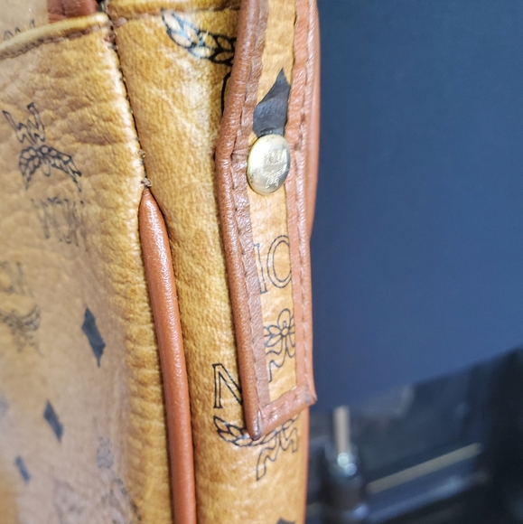 AUTHENTIC VTG MCM Crossbody - Picture 6 of 8